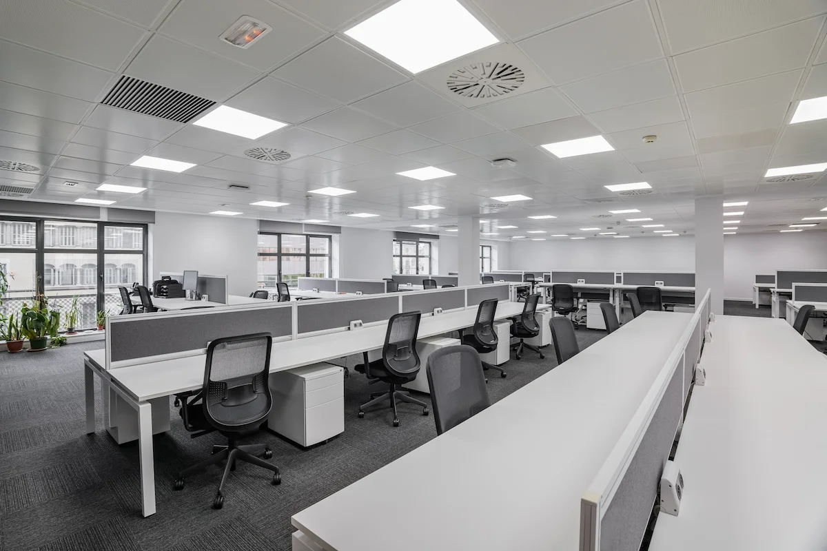 Modern office infrastructure with capacity for 200 agents